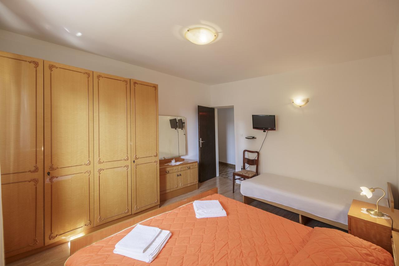 Apartmani Jordana Komiža Eksteriør bilde