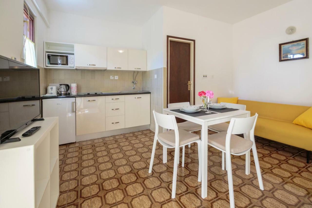 Apartmani Jordana Komiža Eksteriør bilde
