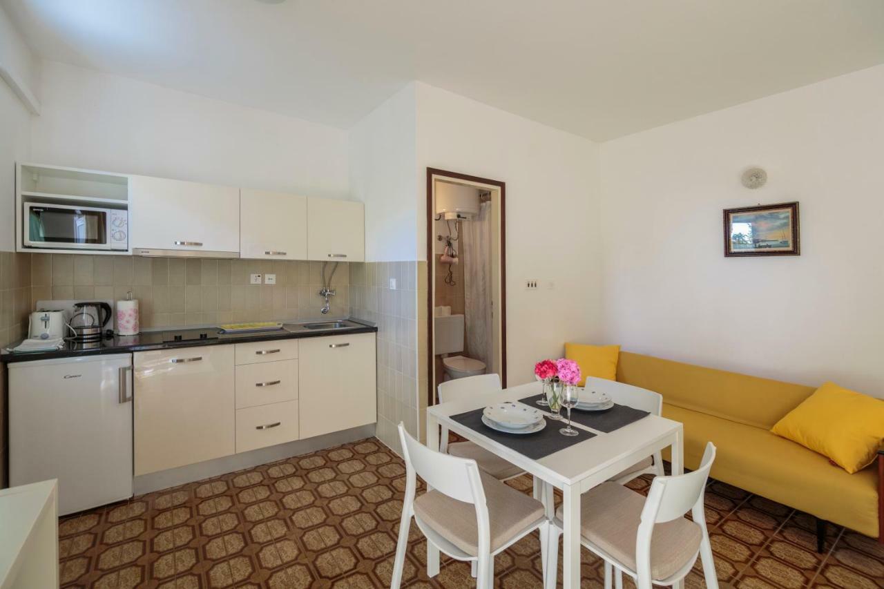 Apartmani Jordana Komiža Eksteriør bilde